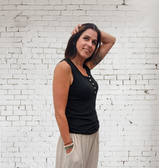 Sort top med knapper.