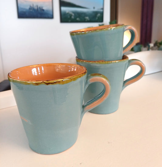 Terracotta krus i blå.