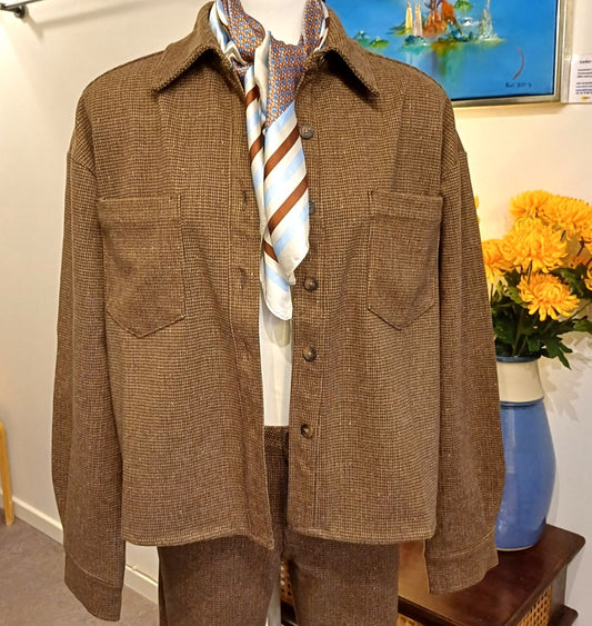 Brun tweed look skjortejakke – klassisk og stilfuldt