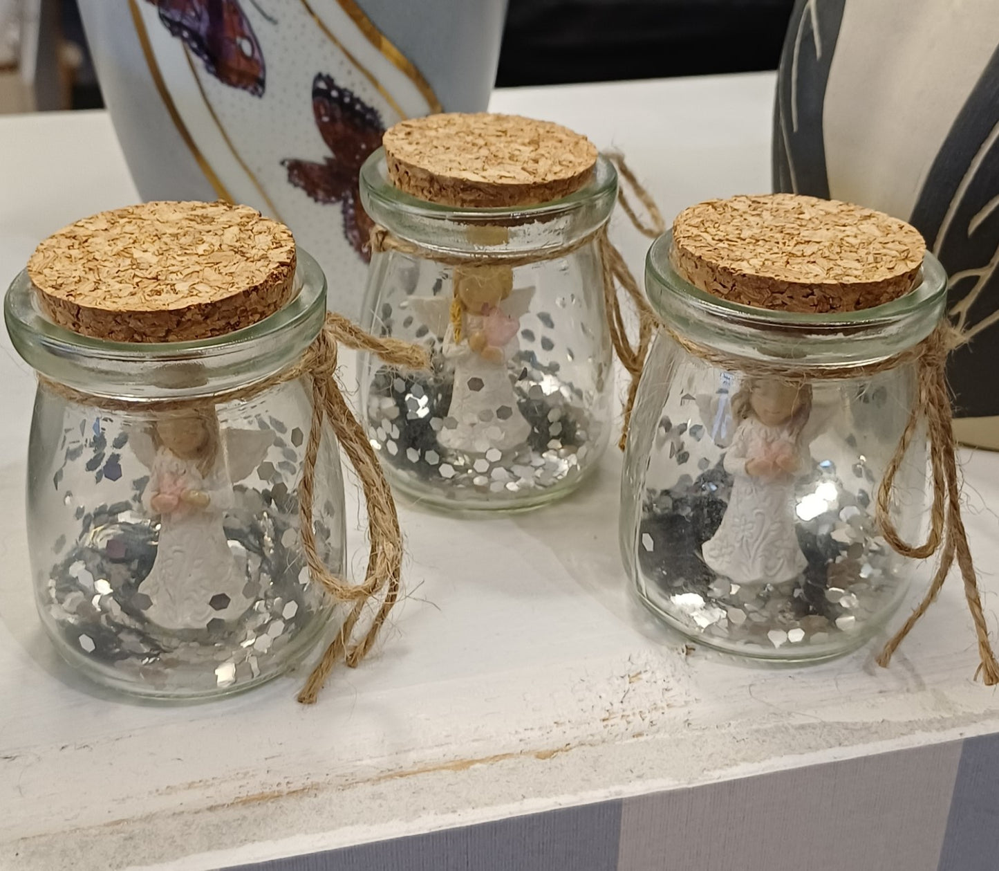 Lille engel i glas med sølvglitter – Engle samler