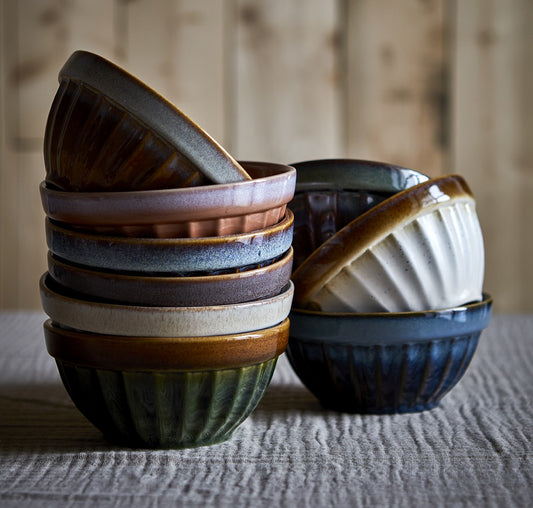 Stentøjs skål i brun.