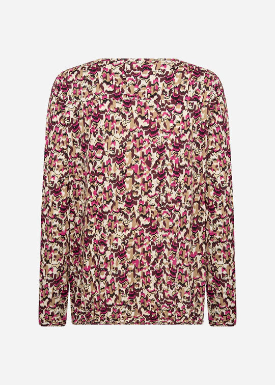 Bluse med mønstre i pink og sort.