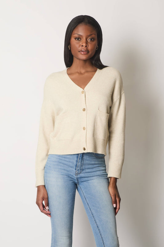 V-hals cardigan med knapper og lommer.