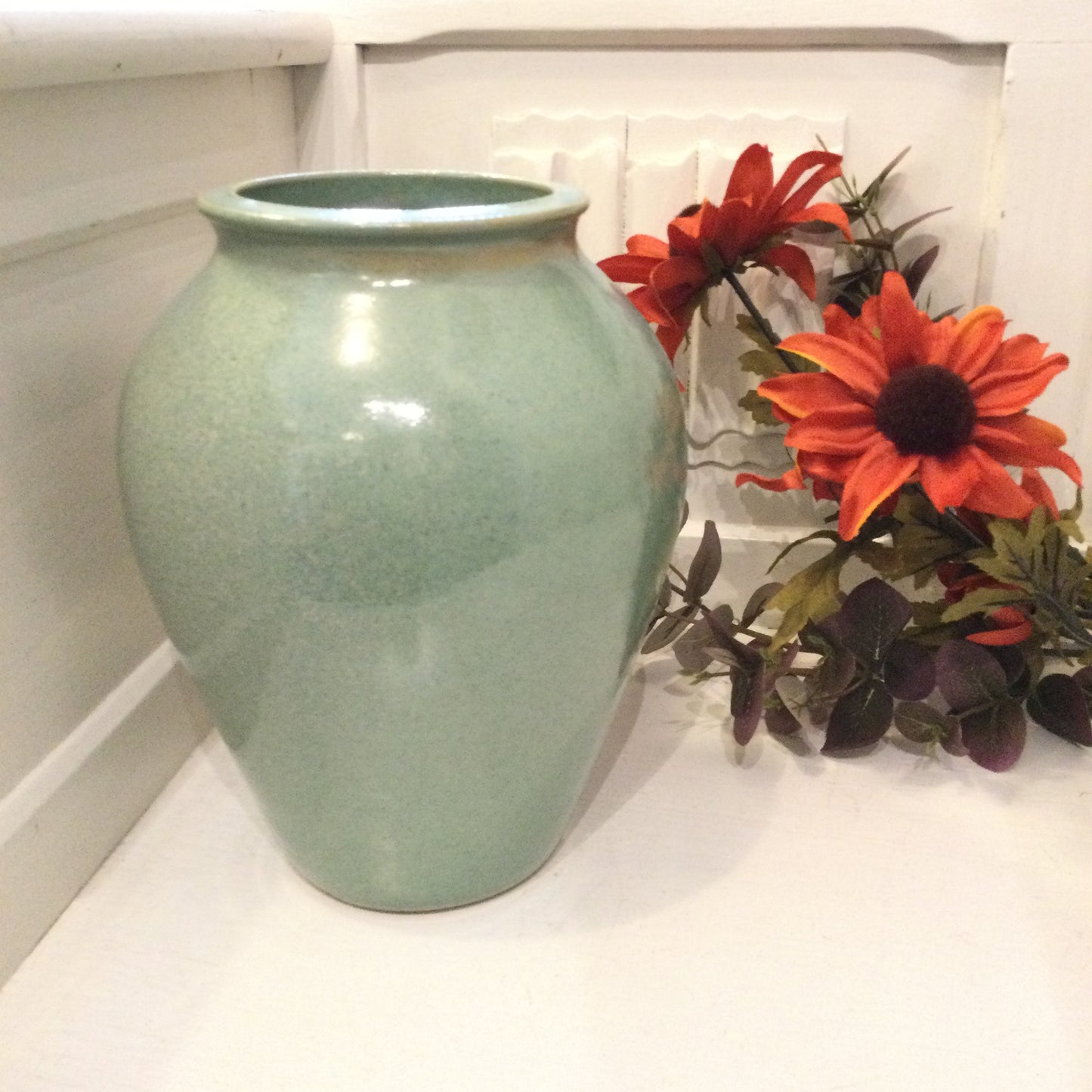 Keramik vase i lys mintgrøn.
