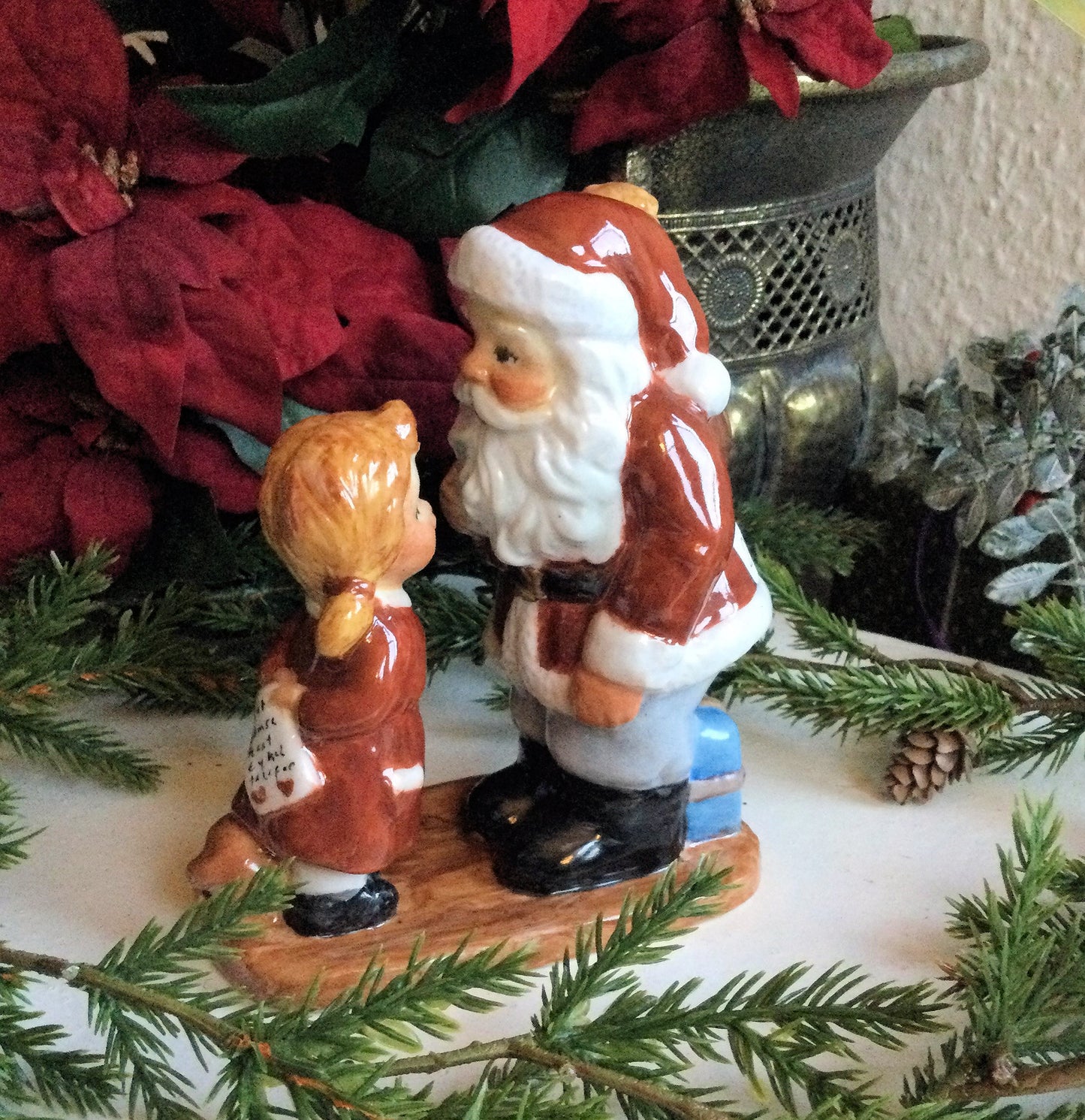 Pigen og julemanden porcelænsfigur.