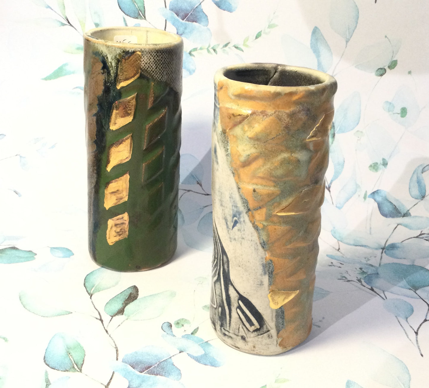 Mini vase cylinder i grøn og gyldne farver