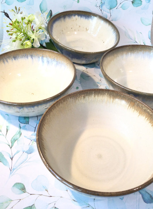 Keramik skåle og morgenmads skåle.