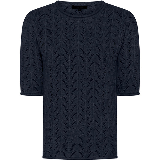 Navy blå bluse med korte ærmer.