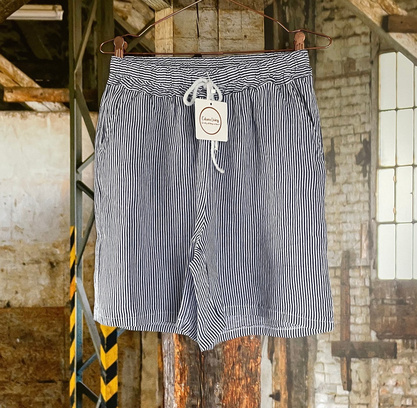 Stribet hør shorts.