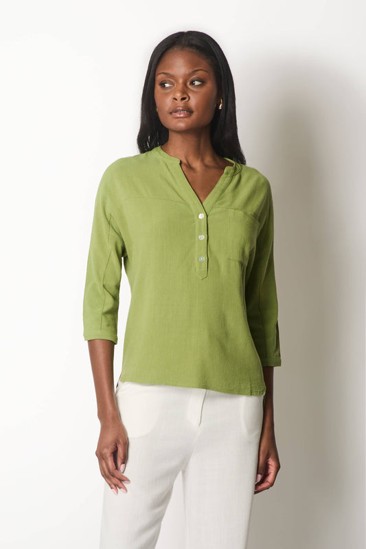 Bluse i hørblanding med knapper.