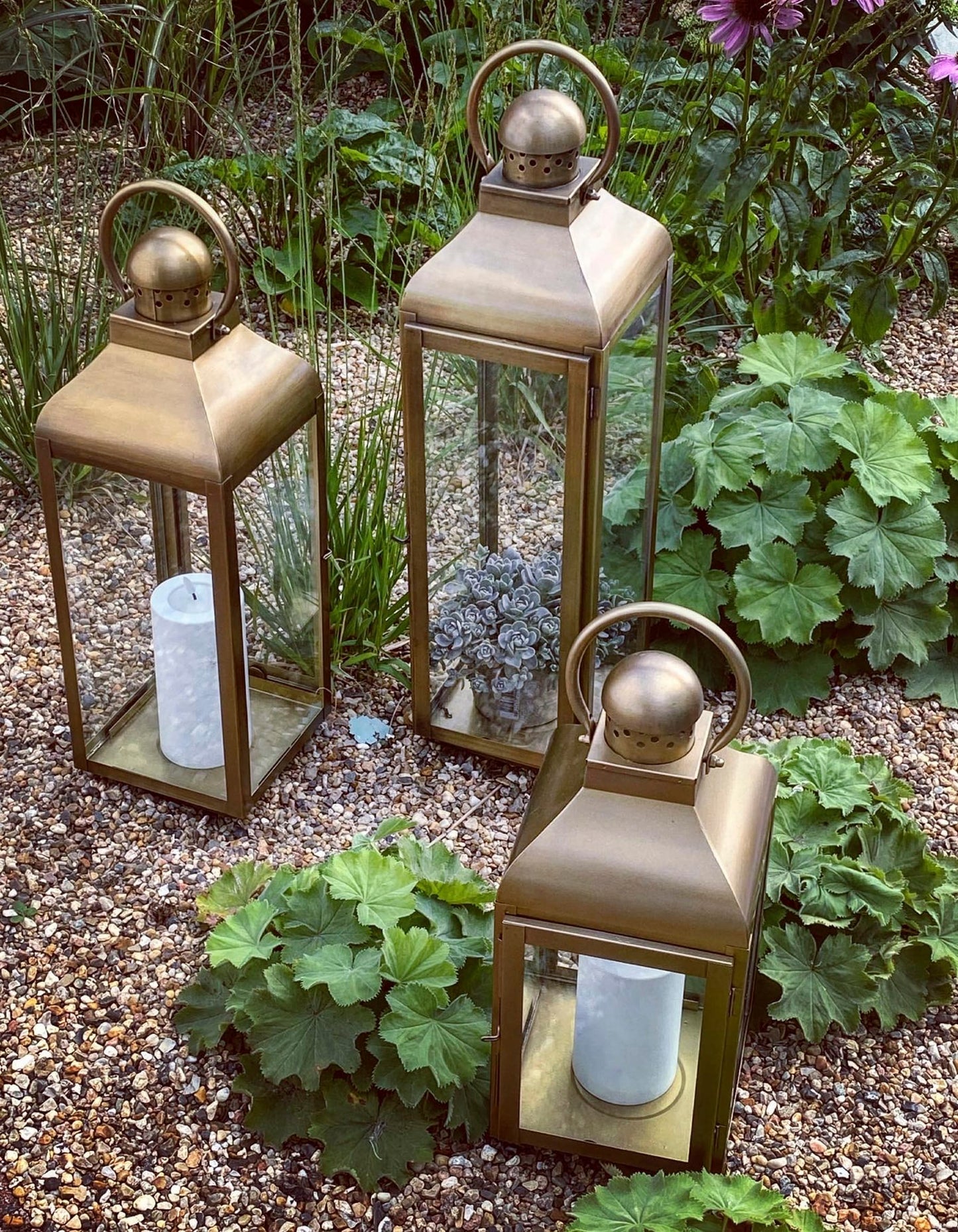 Klassiske lanterne i jern, mellem størrelse.