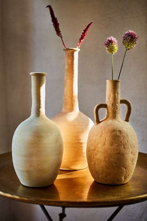 Gul terracotta vase.