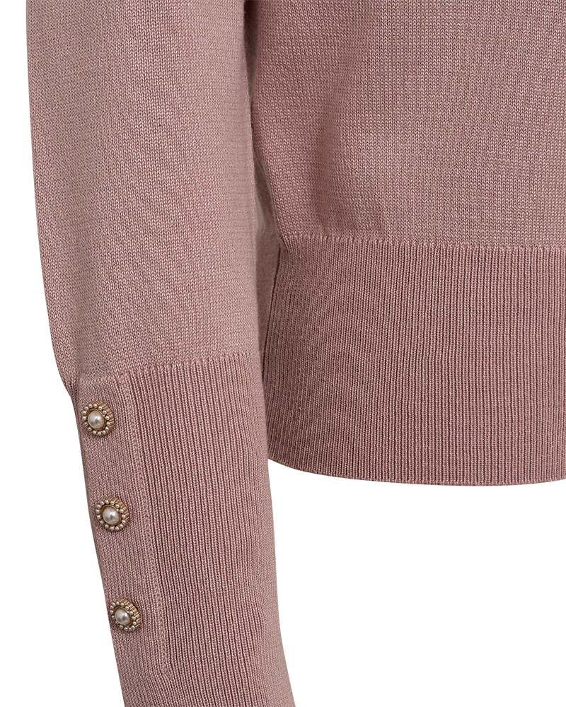 Pullover i støvet rosa.