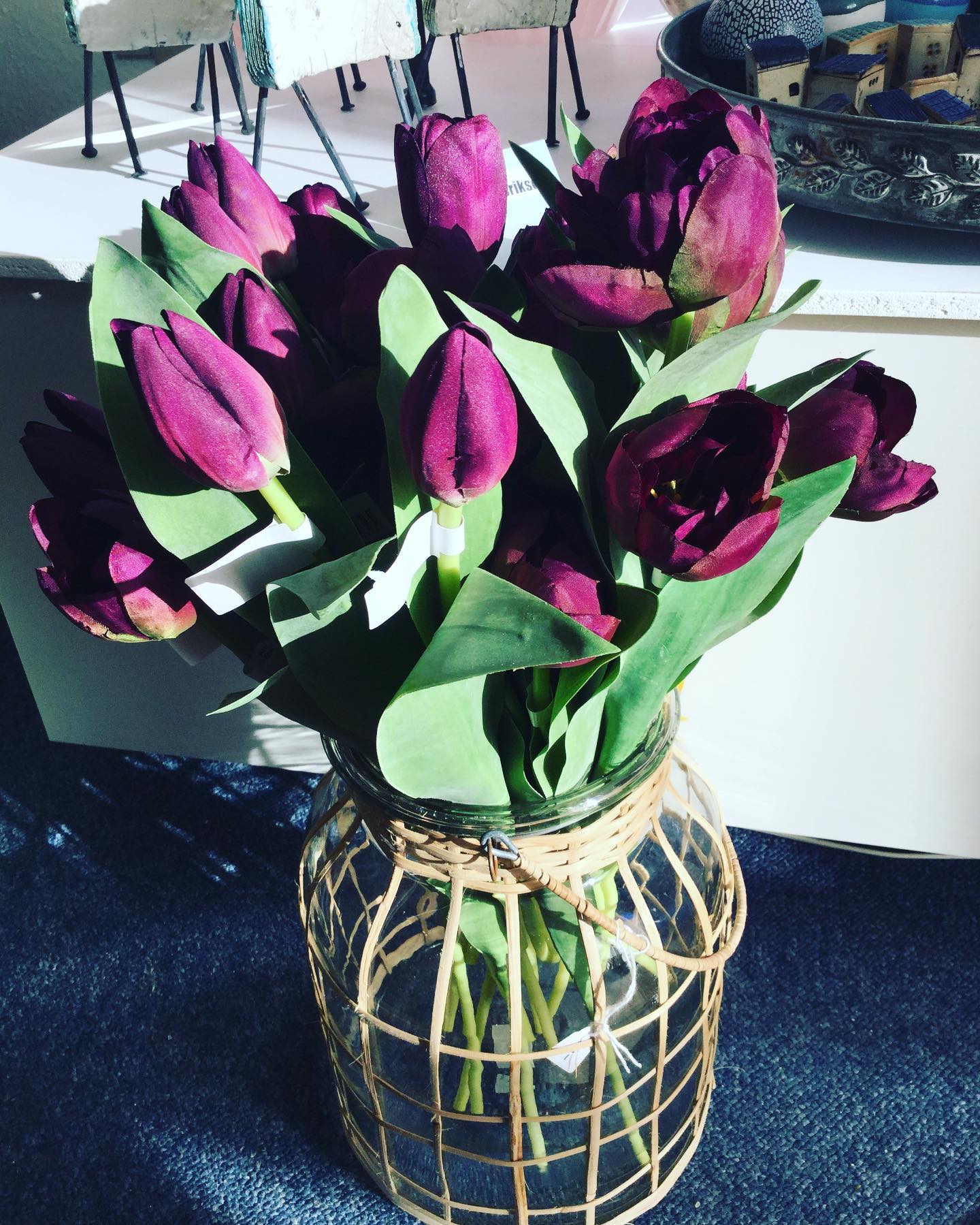 Mørke lilla tulipaner, kunstige
