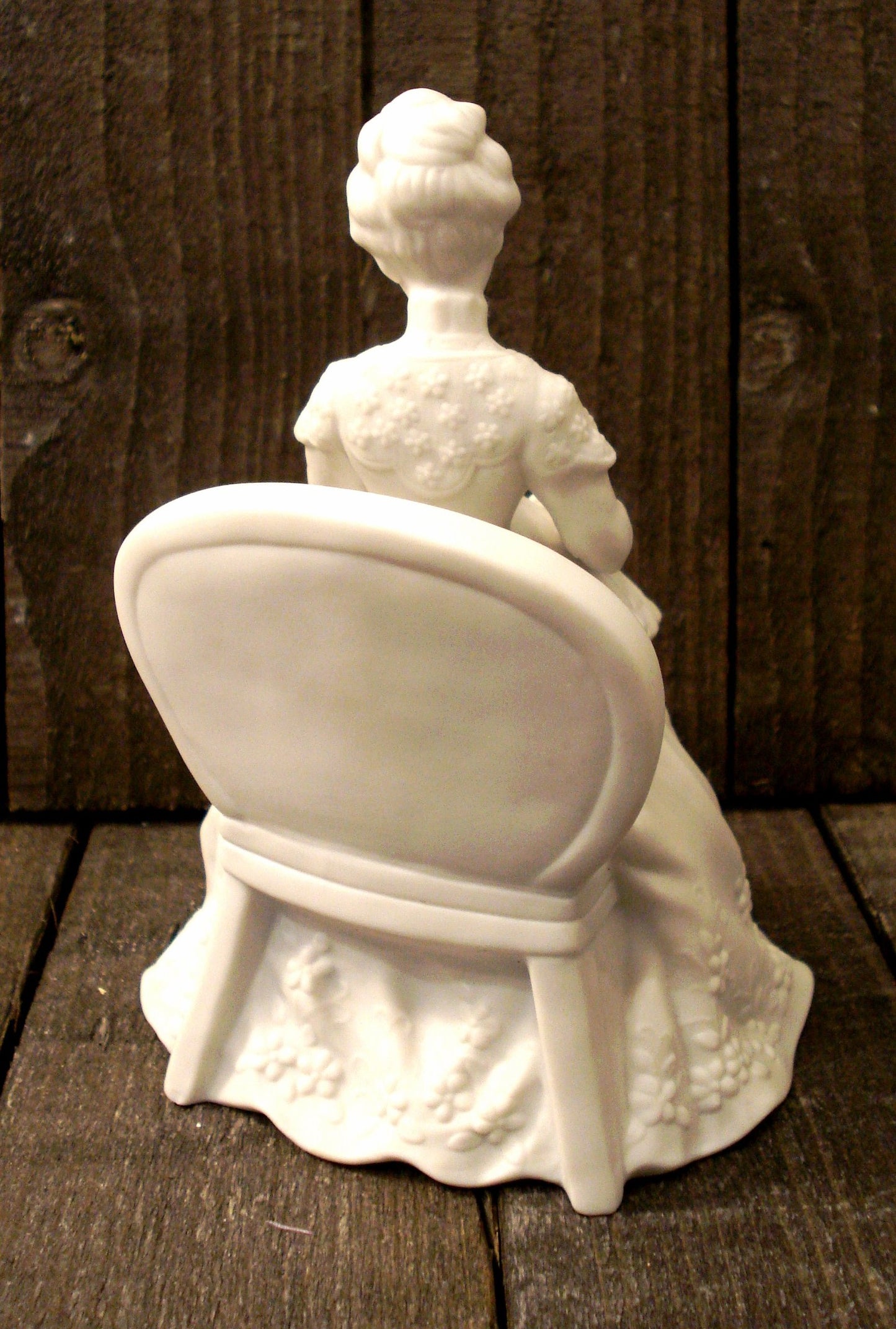 Hvid dame med barn figur i porcelæn