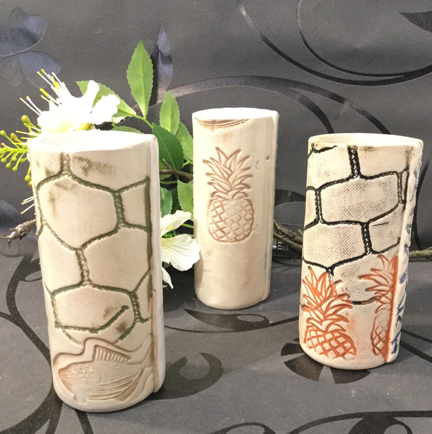 Mini vase cylinder med hvid glasur.