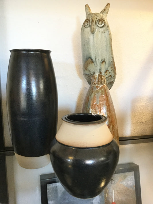 Sort høj keramik vase